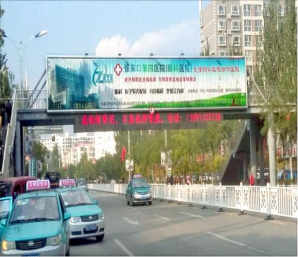 張家口北方學院西校區(qū)橋體三面翻廣告