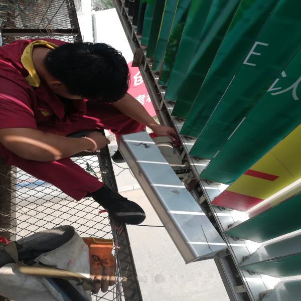 紅旗樓三面翻檢修電機(jī)